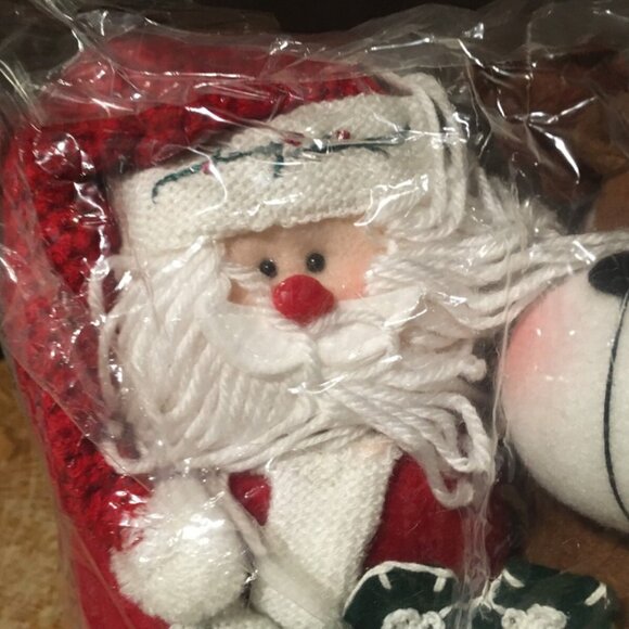 SANTA + REINDEER PLUSH HOLDING SNOWFLAKE TOGETHER VANSON INTL - Picture 2 of 9